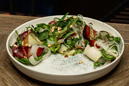 Традиционный салат с вяленой уткой