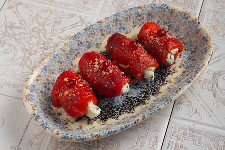 Рулетики из болгарского перца, фаршированные мягким сыром