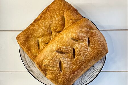 Слойка с ветчиной и сыром