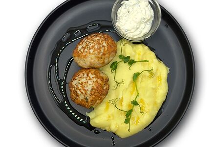 Куриные котлеты с картофельным пюре