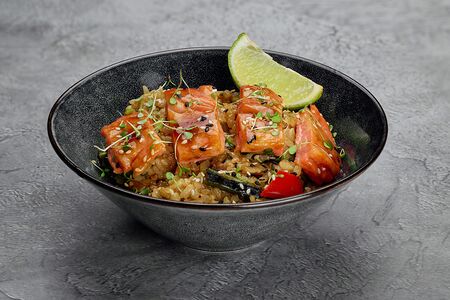 Wok-рис с лососем
