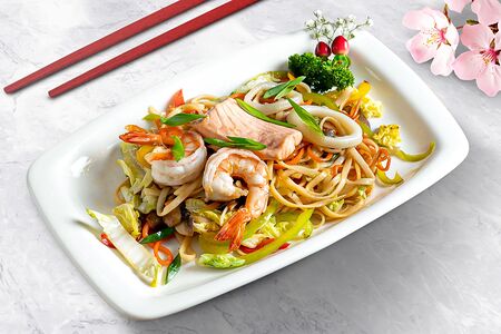 Яки-удон лапша с морепродуктами