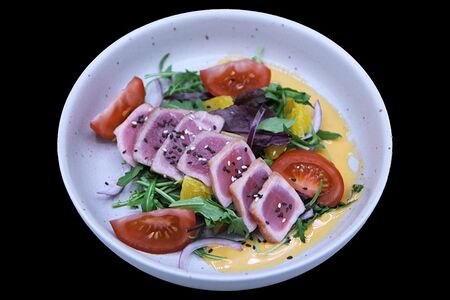 Салат с тунцом