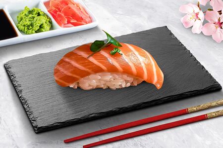 Нигири с лососем