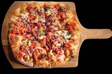 Пицца с мини-колбасками и лечо