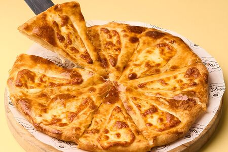 Хачапури Квели с квели и двумя видами сыра