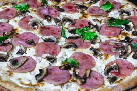 Пицца С ветчиной и грибами