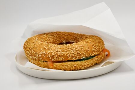 Бейгл с лососем