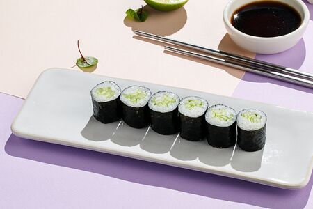 Маки-роллы с огурцом 