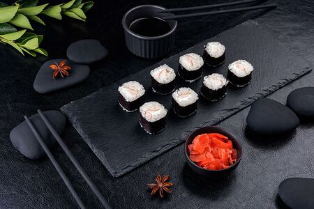 Ролл с креветкой