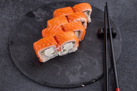 Ролл Филадельфия с копченым лососем