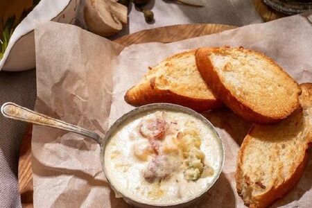 Жюльен с креветками и сыром дорблю