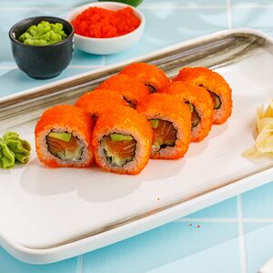 Ролл Калифорния с лососем