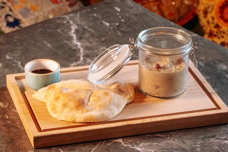 Паштет из куриной печени с джемом из ягод