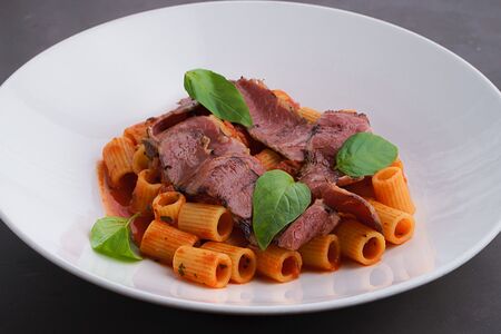 Пенне Арабьята с пастрами