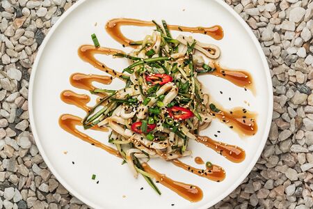 Азиатский с кальмаром