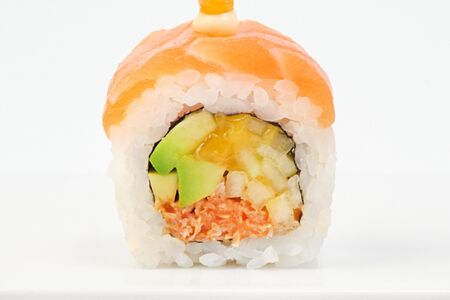 Урамаки ролл Sweet ocean с камчатским крабом