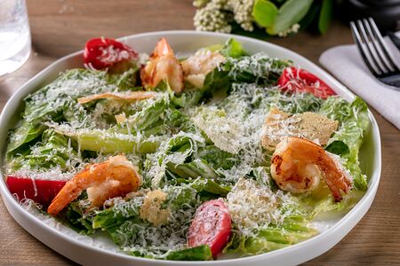Салат Цезарь с креветкой