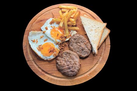 Глазунья с котлетками и картофелем фри