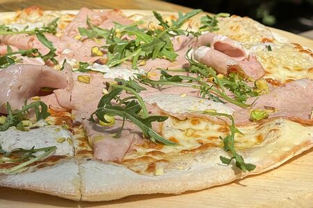 Мортаделла и трюфельный соус 