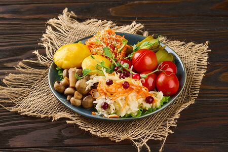 Маринованное лукошко