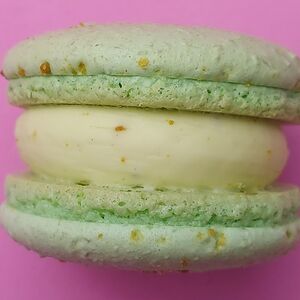 Макаронс Пармезан-малина