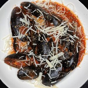 Мидии в томатном соусе 