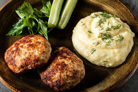 Куриные котлеты с картофельным пюре