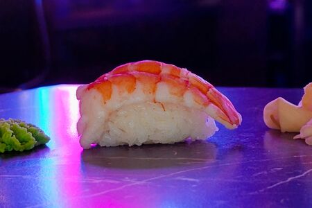 Суши с креветкой