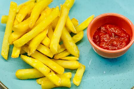 Картофель фри с томатным соусом