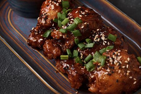 Куриные крылья в соусе кимчи