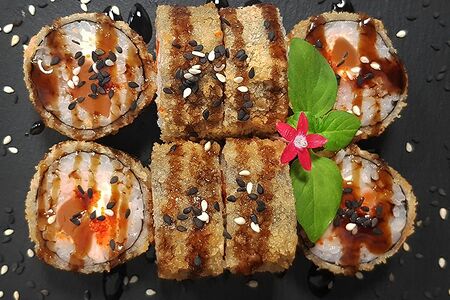 Темпурный ролл с лососем