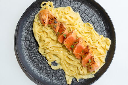 С форелью татаки и кукурузным соусом