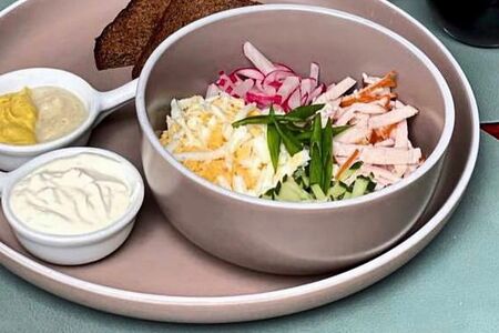 Окрошка с ветчиной на квасе