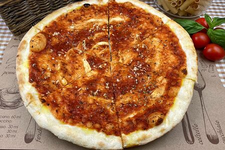 Фокачча с помидорами и чесноком