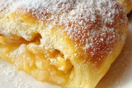 Слойка с яблоком