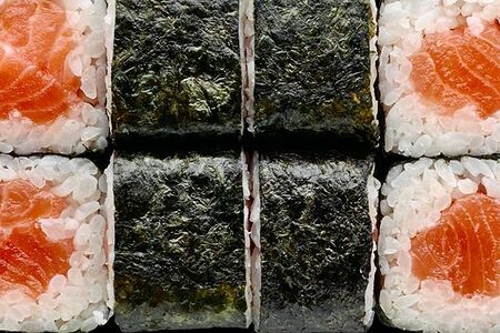 Маки ролл с лососем