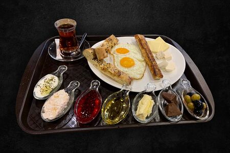 Турецкий завтрак с глазуньей