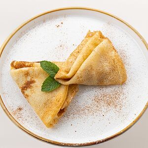 Блинчики с яблоками в карамели 