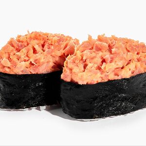 Гункан с тунцом спайси