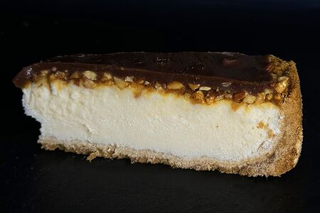 Чизкейк Сникерс