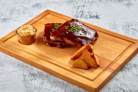 Свиные рёбрышки в соусе BBQ