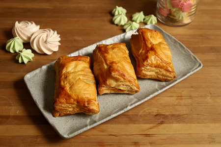 Слойка с ветчиной и сыром 75 гр