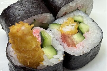 Ролл с жареной креветкой 