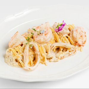 Лингвини с морепродуктами в сливочном соусе