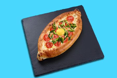 Хачапури по-аджарски с Пепперони и зелёным луком