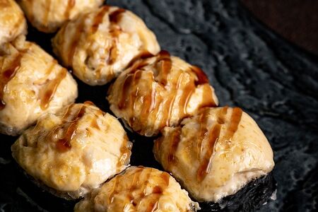 Ролл запечённый с угрем