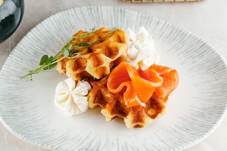 Вафли с лососем