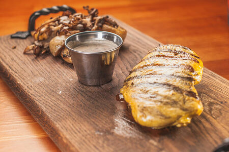 Куриная грудка гриль с вешенками и картофелем