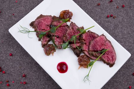 Ростбиф с карамелизированным луком